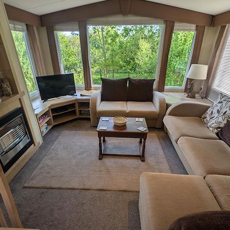Red Squirrel Holiday Home In The Countryside, 10 Mins To Lligwy Beach Llandyfrydog Экстерьер фото